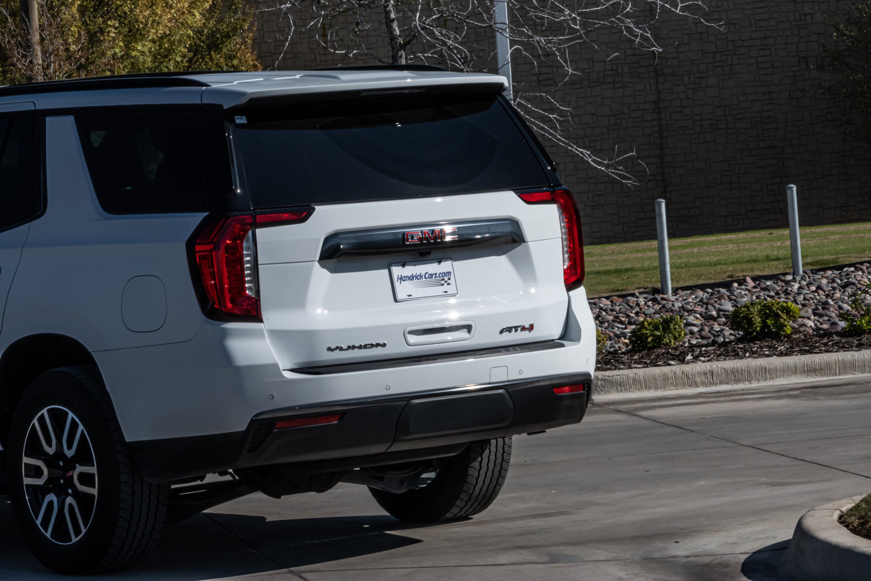 Used 2024 GMC Yukon AT4 w/ Technology Package image 6