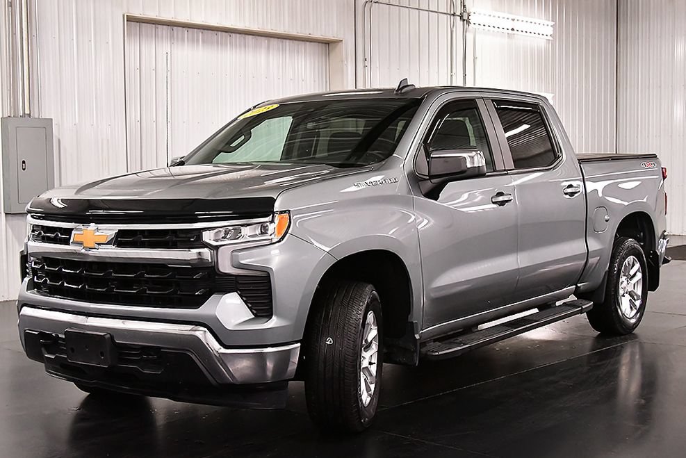 Used 2023 Chevrolet Silverado 1500 LT AWD/4WD image 3