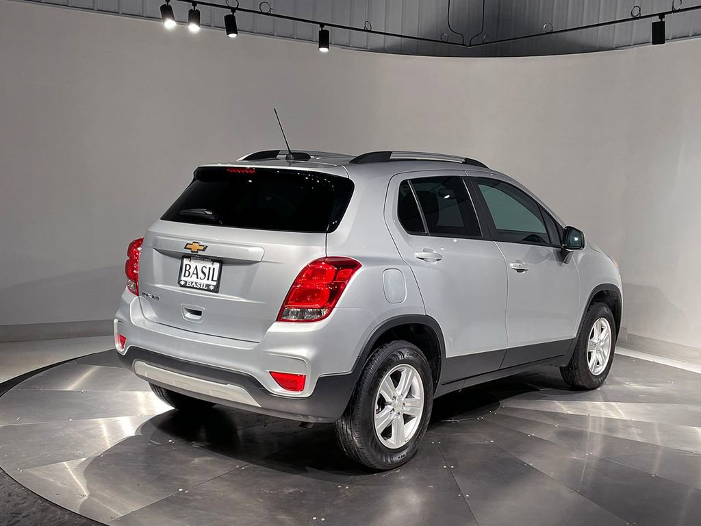 Used 2022 Chevrolet Trax LT w/ LT Convenience Package image 11