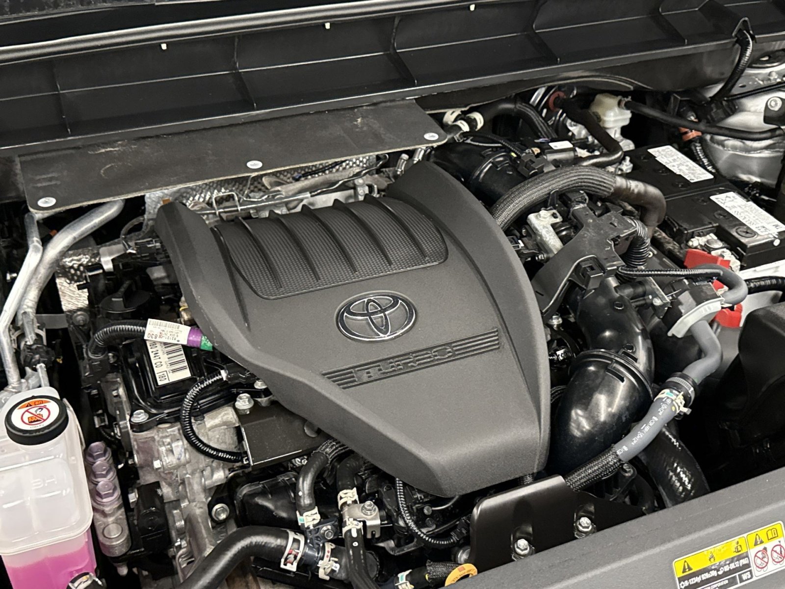 Used 2025 Toyota Highlander LE FWD image 31