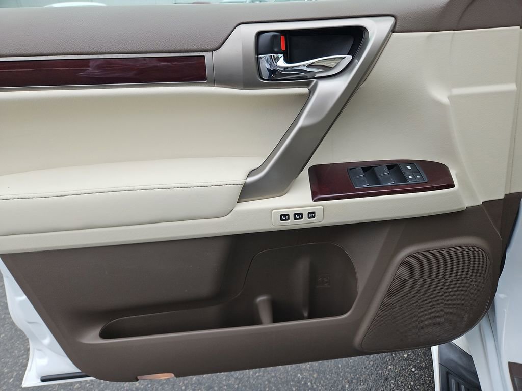 Used 2019 Lexus GX 460 Premium w/ Premium Package image 29