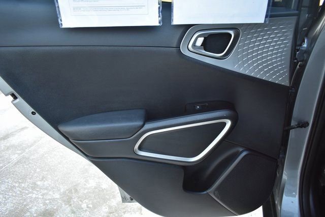 Used 2023 Kia Soul LX image 28