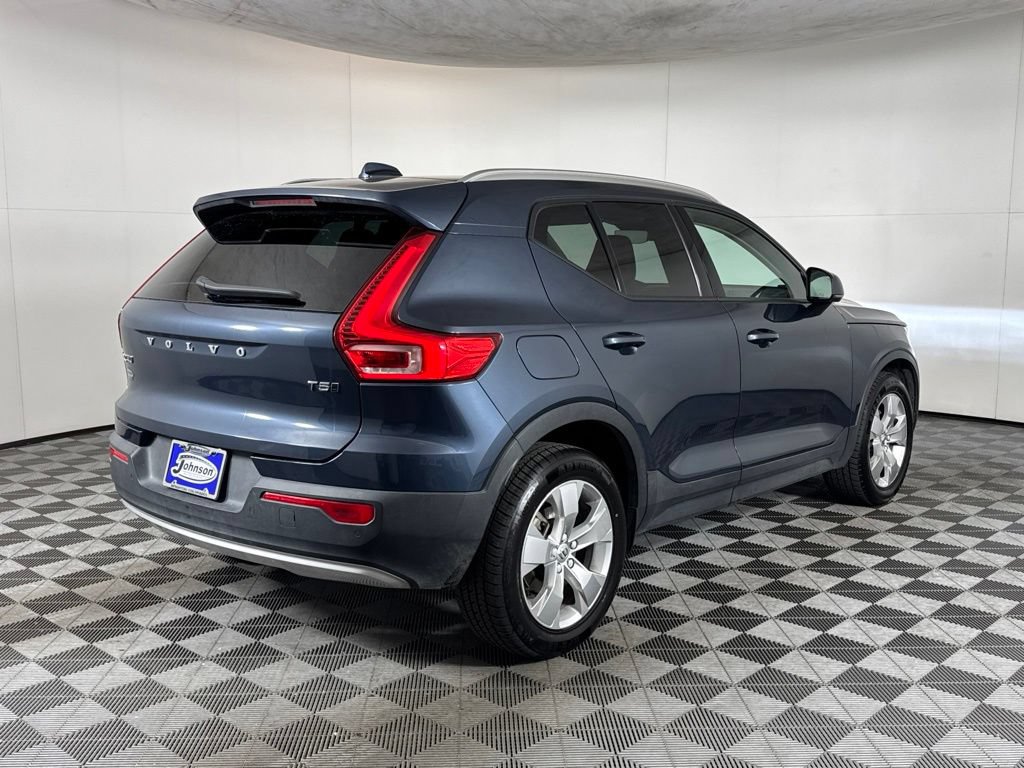 Used 2022 Volvo XC40 T5 Momentum AWD/4WD image 5