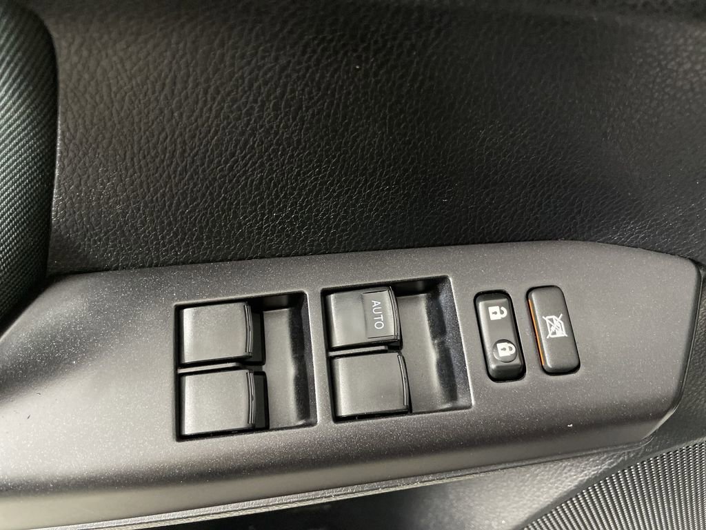 Used 2018 Toyota RAV4 LE w/ Carpet Mat Package image 20