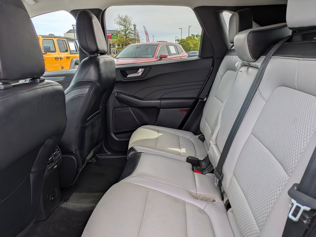 Used 2023 Ford Escape SE FWD image 15