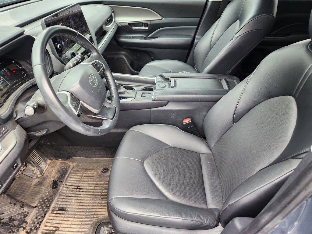 Used 2024 Toyota Grand Highlander AWD image 11