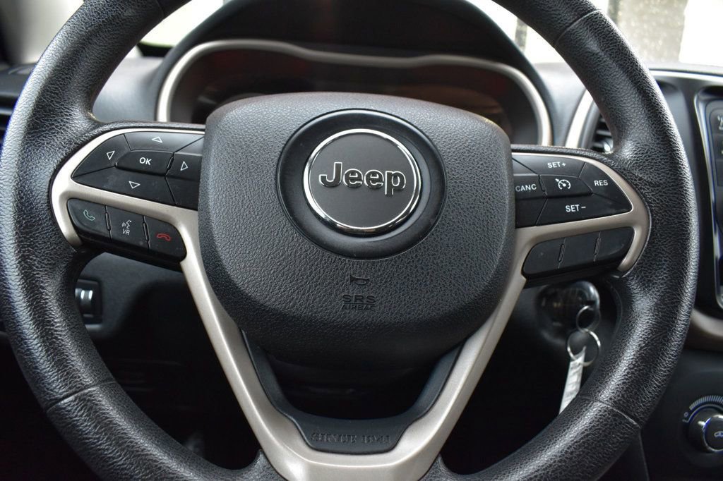Used 2016 Jeep Cherokee Sport image 24