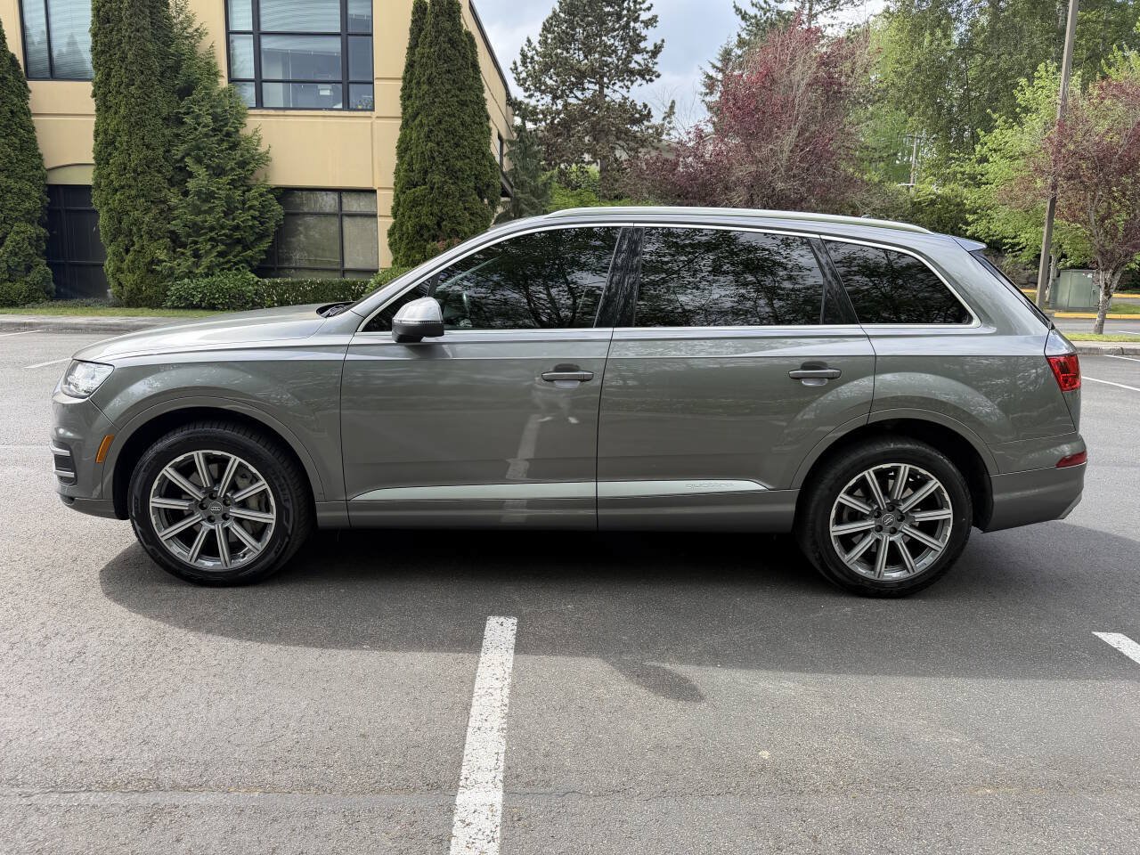 Used 2017 Audi Q7 3.0T Premium Plus w/ Premium Plus Package AWD/4WD image 10