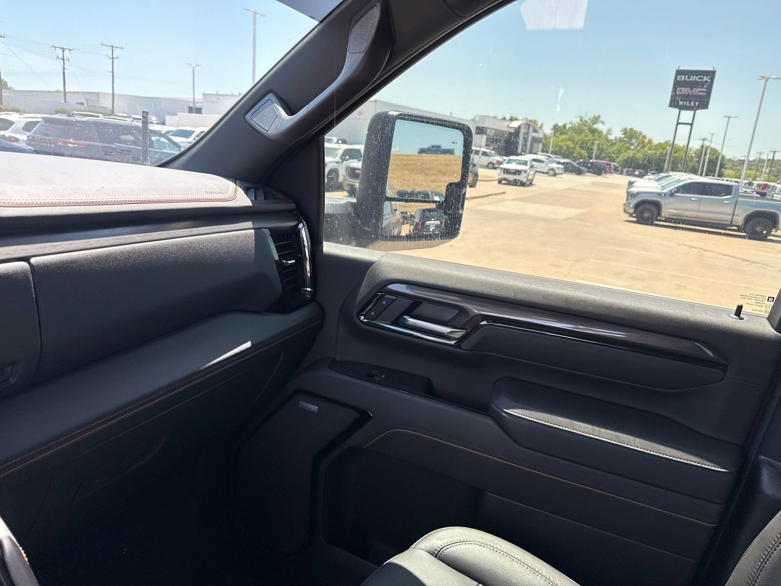 Used 2025 GMC Sierra 2500 AT4 w/ AT4 Premium Plus Package AWD/4WD image 30