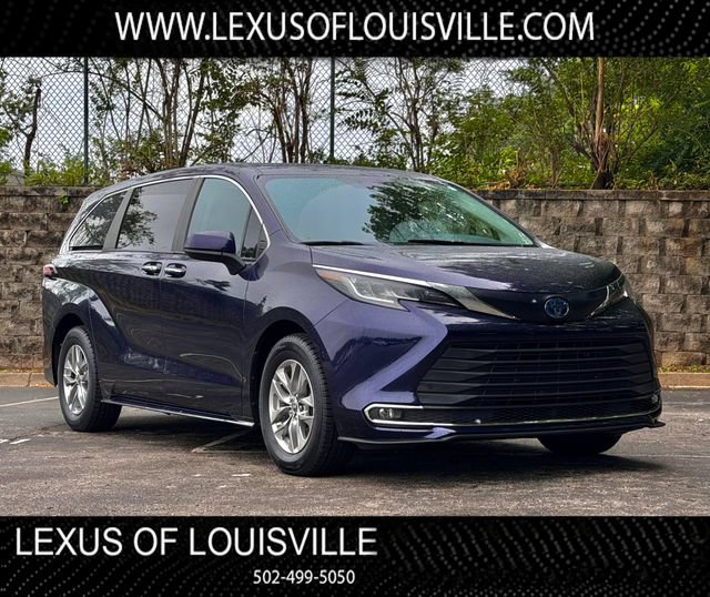 Used 2022 Toyota Sienna XLE