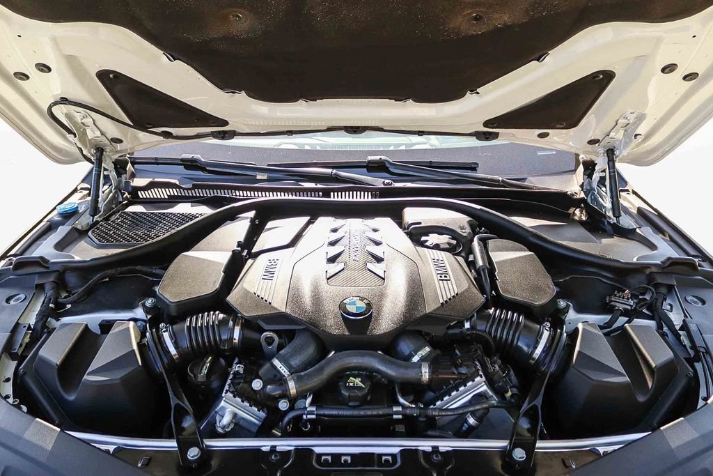 Used 2023 BMW M850i xDrive Coupe w/ M Carbon Exterior Package AWD/4WD image 31