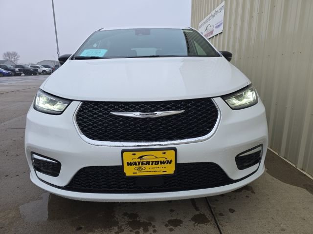 New 2026 Chrysler Pacifica Select image 3