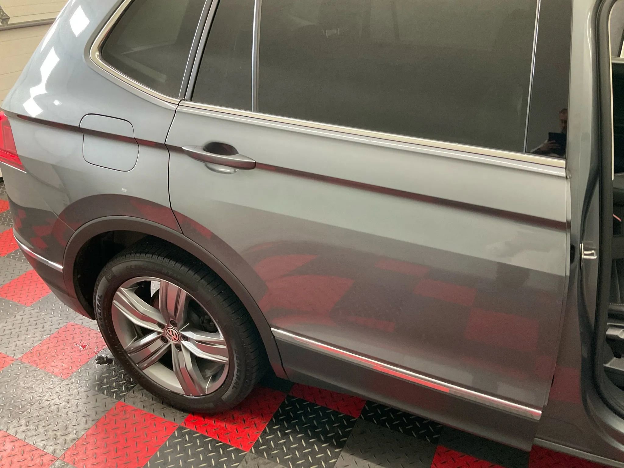 Used 2020 Volkswagen Tiguan SEL image 6