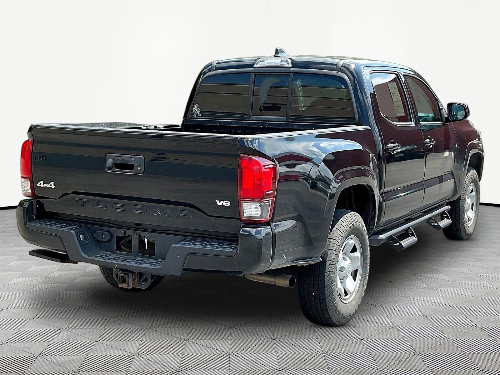 Used 2023 Toyota Tacoma SR AWD/4WD image 6