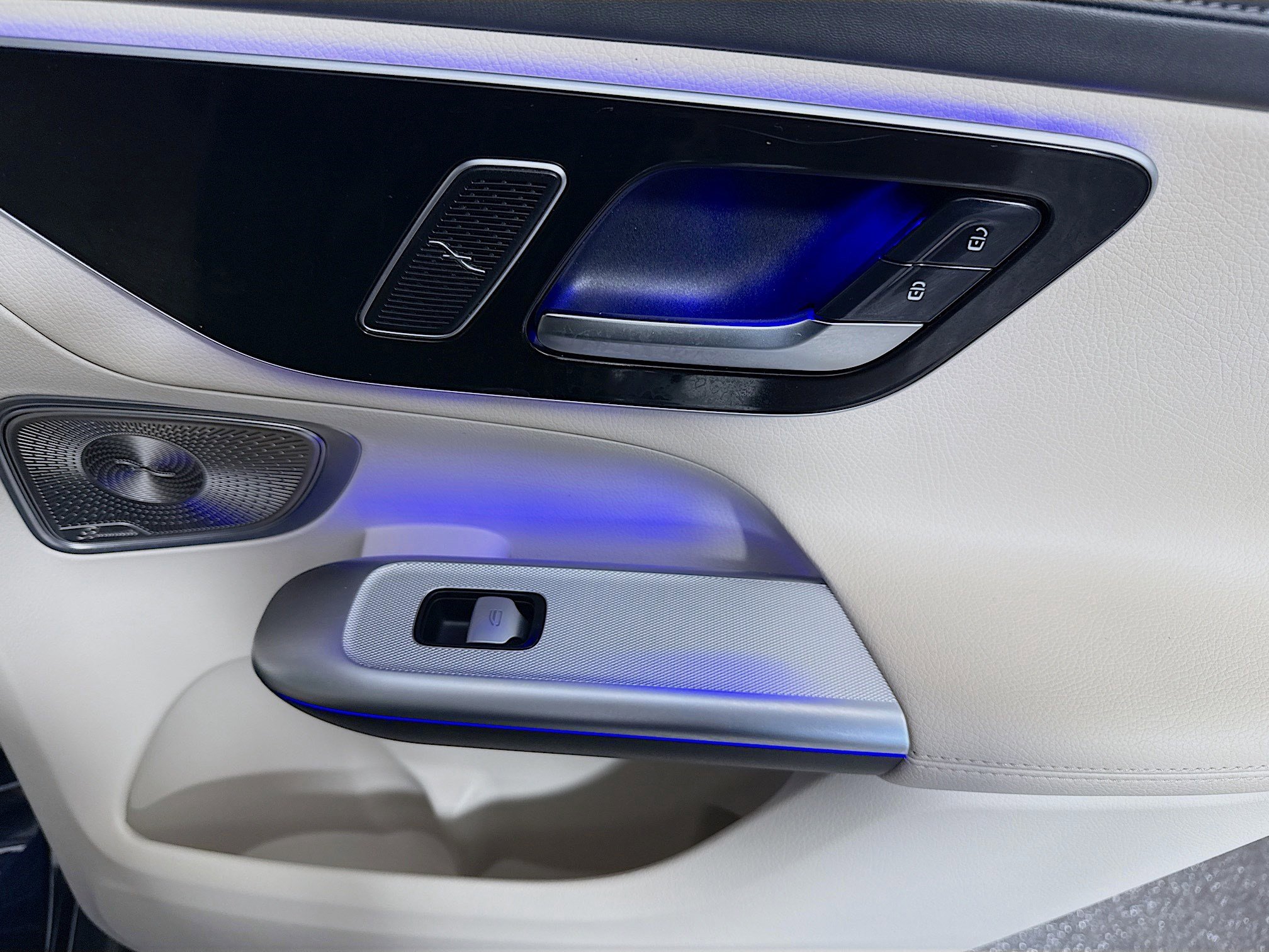 Used 2023 Mercedes-Benz GLC 300 4MATIC w/ Exclusive Trim Package image 31