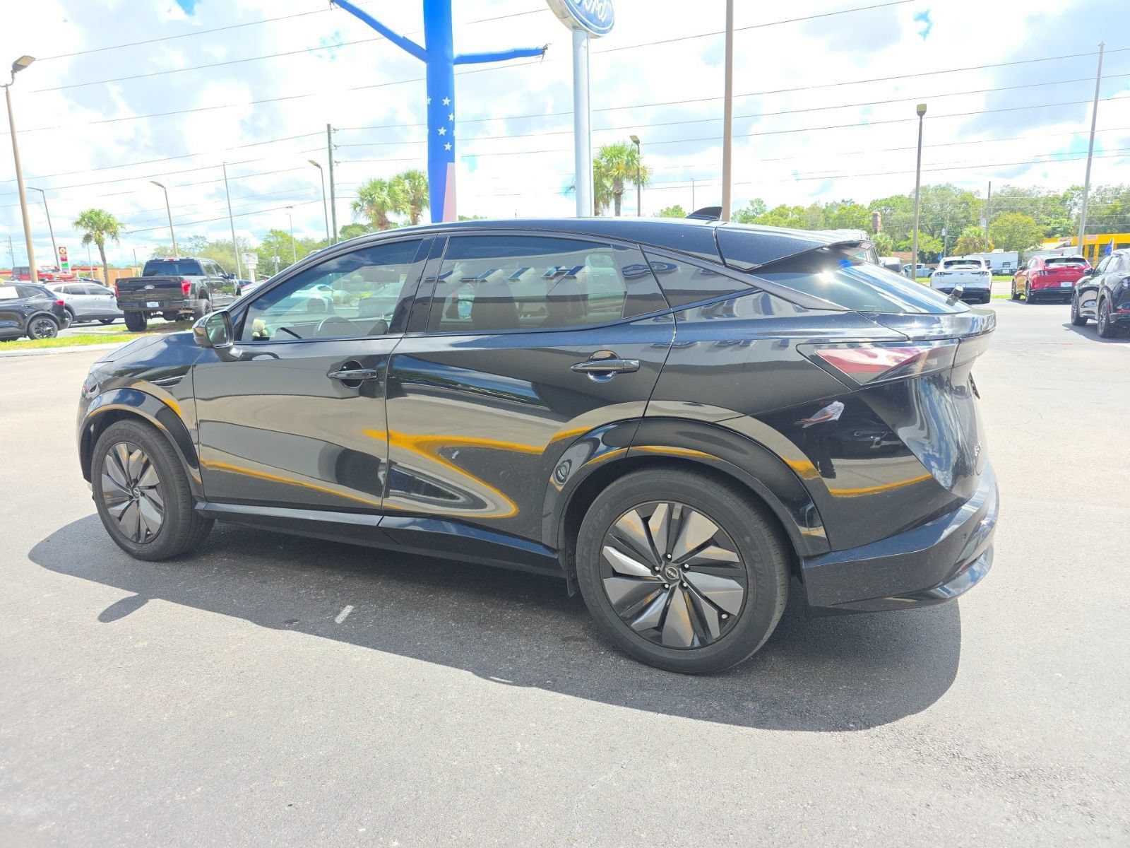 Used 2023 Nissan Ariya AWD image 7