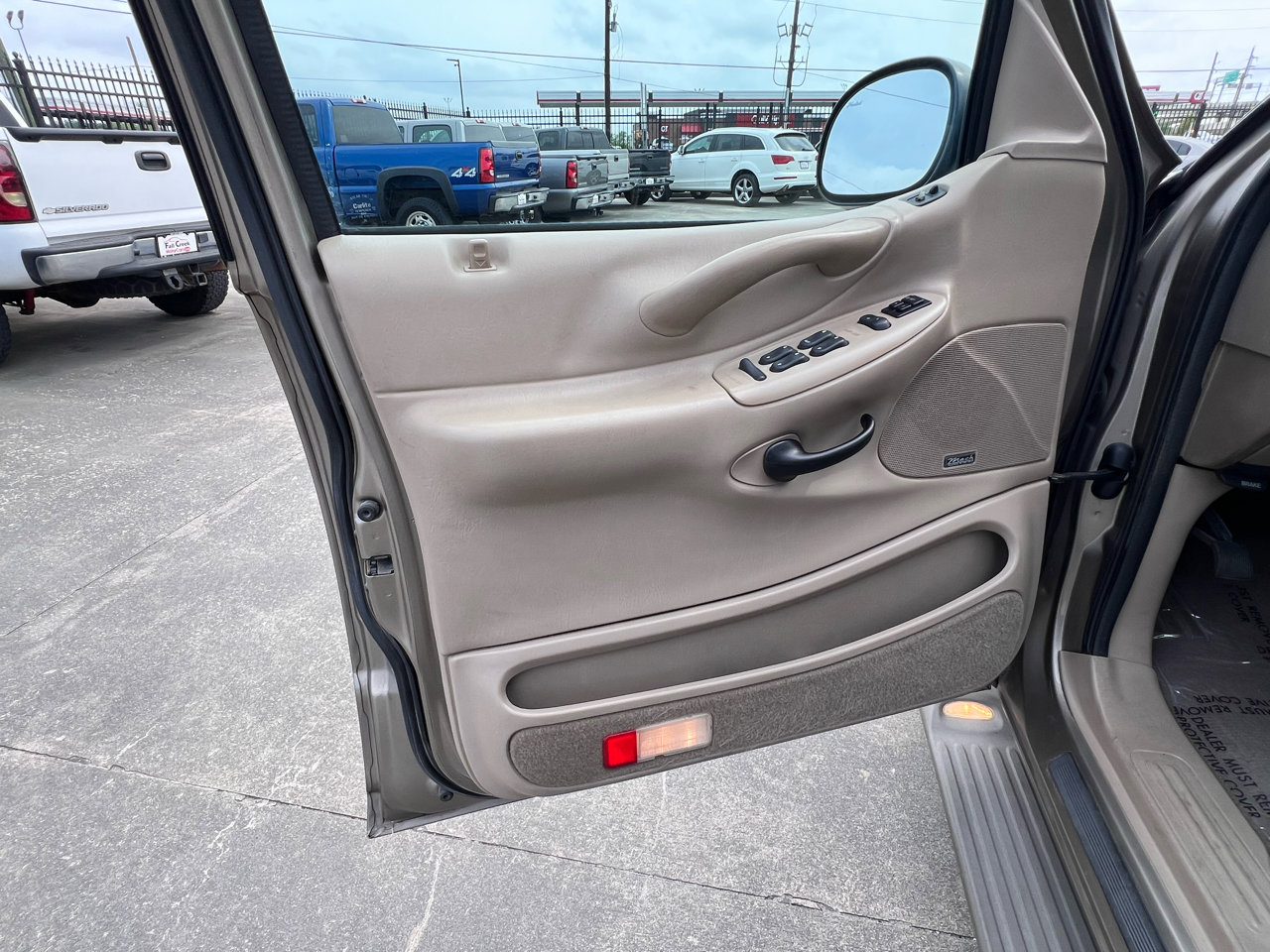 Used 2002 Ford Expedition Eddie Bauer image 31