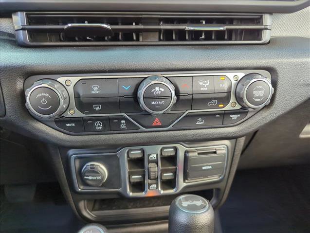 Used 2025 Jeep Wrangler Sport image 12