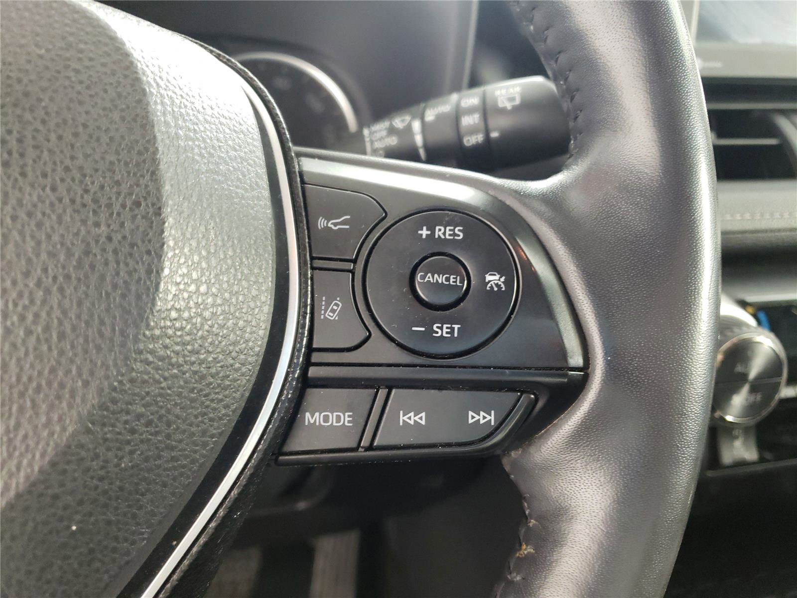 Used 2020 Toyota RAV4 XLE w/ XLE Grade Weather Package image 16