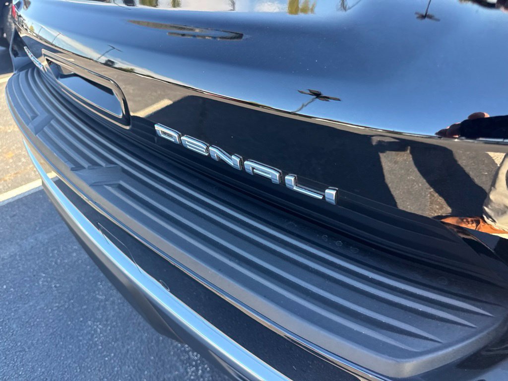 Used 2023 GMC Yukon Denali AWD/4WD image 6