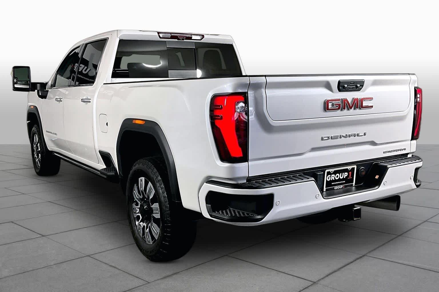 Used 2024 GMC Sierra 2500 Denali w/ Denali Reserve Package AWD/4WD image 12