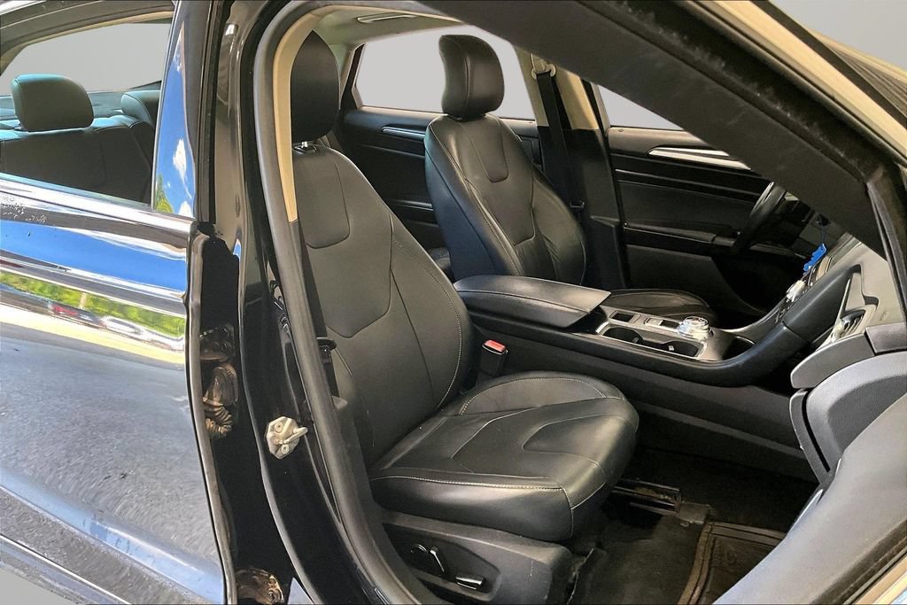Used 2017 Ford Fusion Titanium FWD image 29
