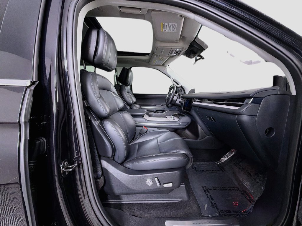 Used 2025 Lincoln Navigator L Reserve AWD/4WD image 30