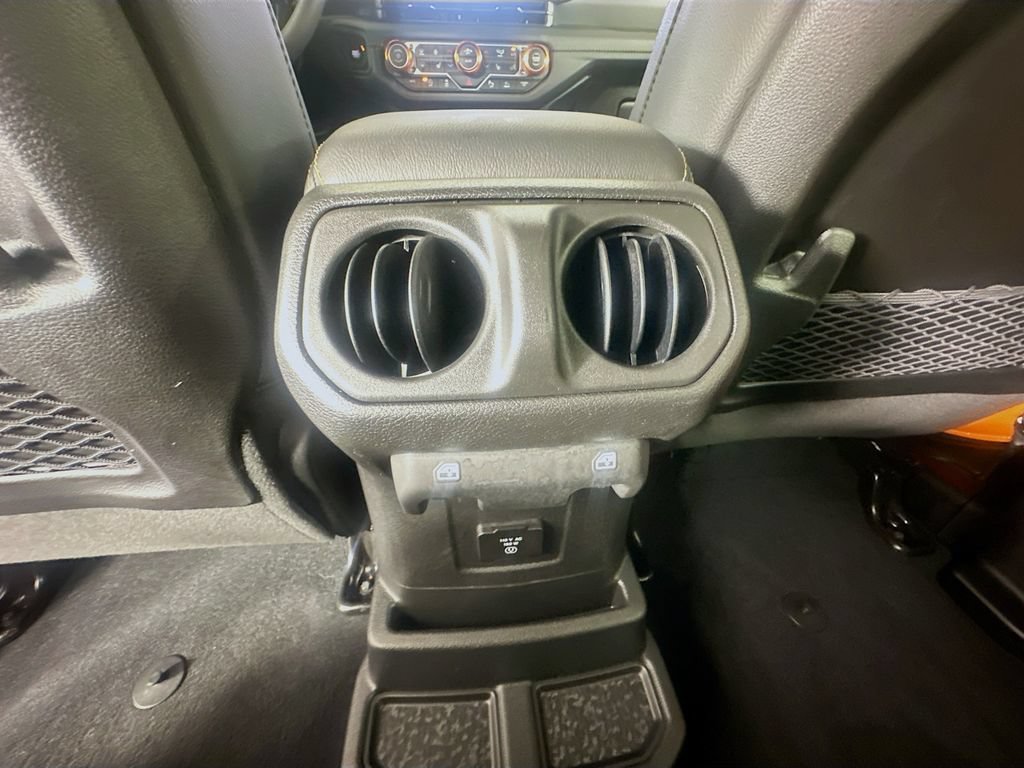 Used 2025 Jeep Wrangler Unlimited Sahara AWD/4WD image 26