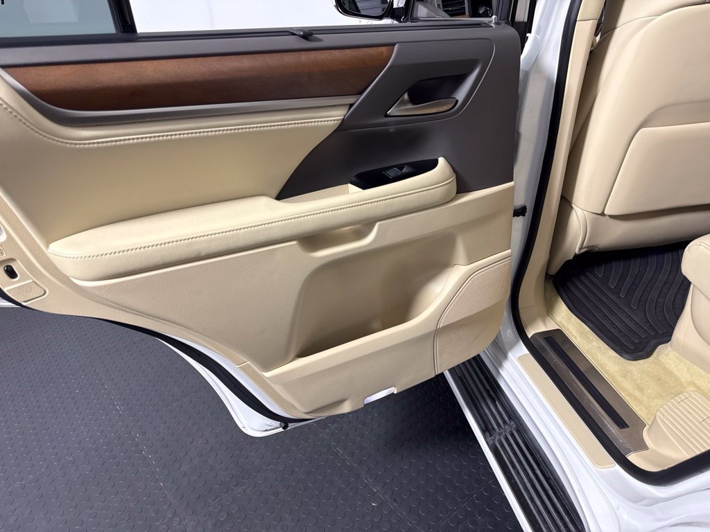 Used 2019 Lexus LX 570 4WD w/ Luxury Package image 12