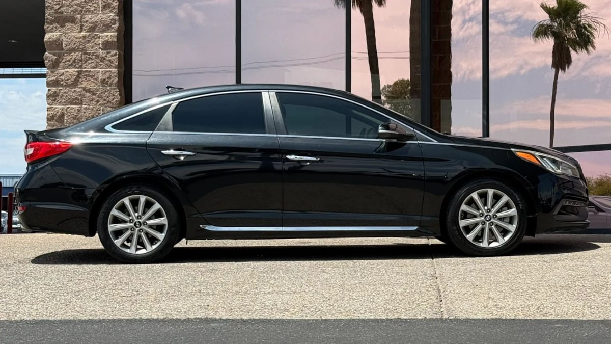 Used 2017 Hyundai Sonata Limited w/ Ultimate Package 04 FWD image 15