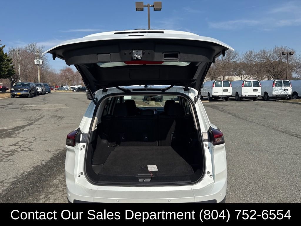 Used 2025 Nissan Rogue S image 13