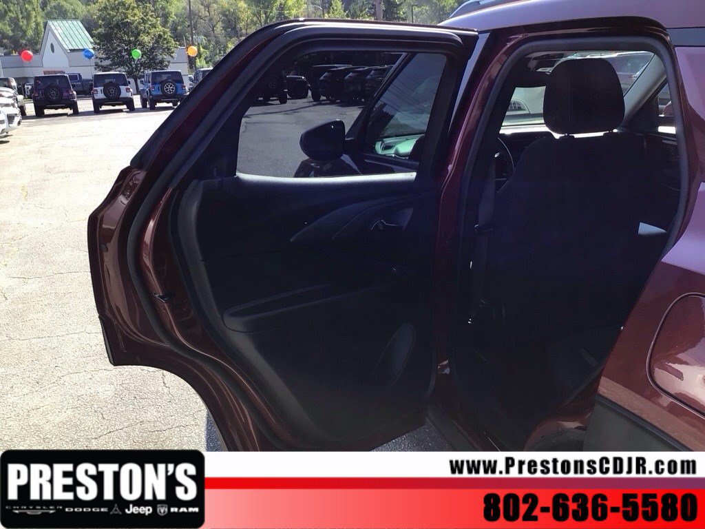 Used 2025 Chevrolet TrailBlazer LT AWD/4WD image 27
