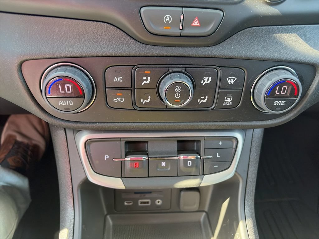 Used 2024 GMC Terrain SLT AWD/4WD image 19