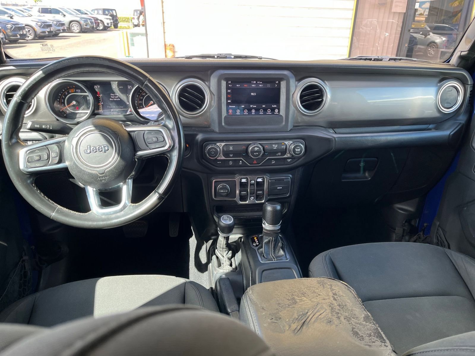 Used 2020 Jeep Wrangler Unlimited Sahara image 32