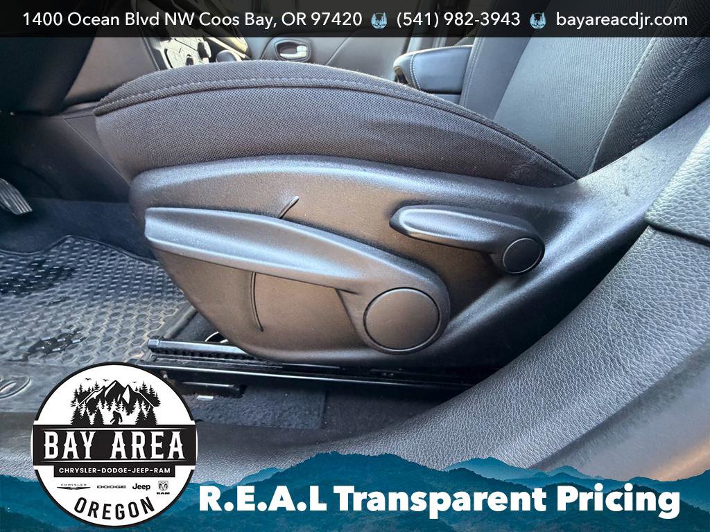Used 2023 Jeep Renegade Latitude AWD/4WD image 14