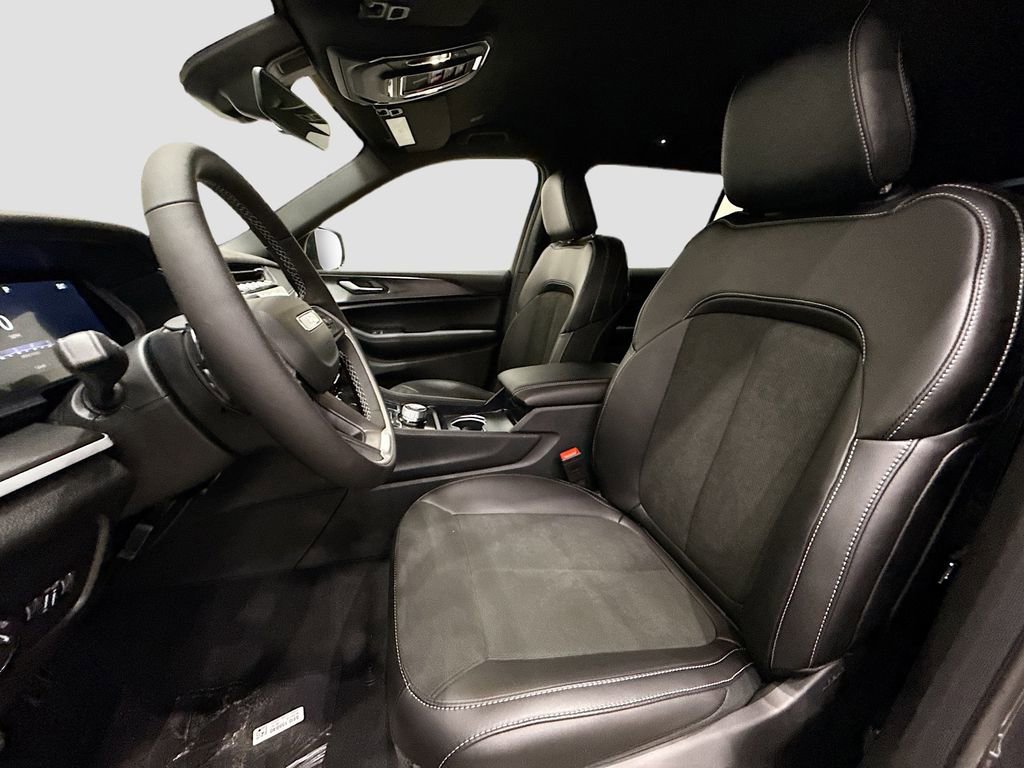 New 2025 Jeep Grand Cherokee L Laredo image 10