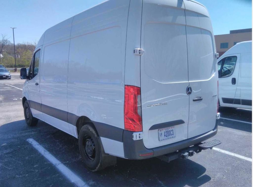 Used 2025 Mercedes-Benz Sprinter 2500 image 2