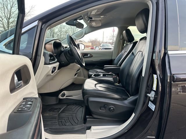 Certified 2017 Chrysler Pacifica Touring-L image 12