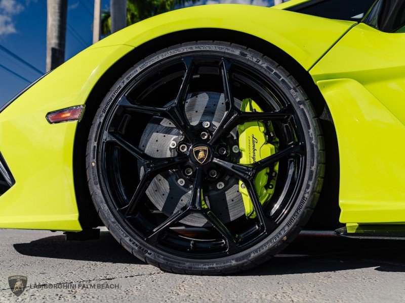 Used 2025 Lamborghini Revuelto AWD/4WD image 25