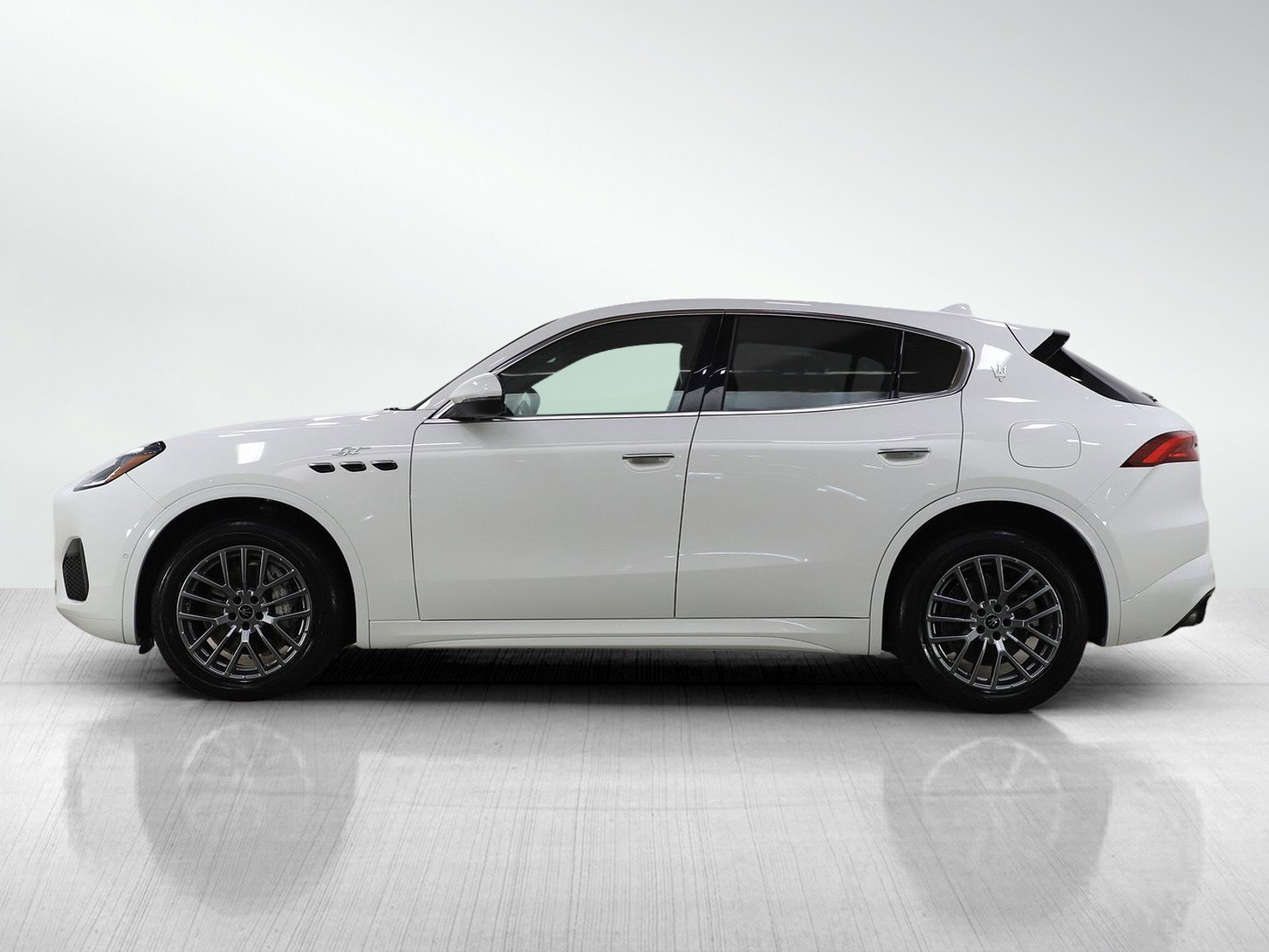 Used 2024 Maserati Grecale GT image 2