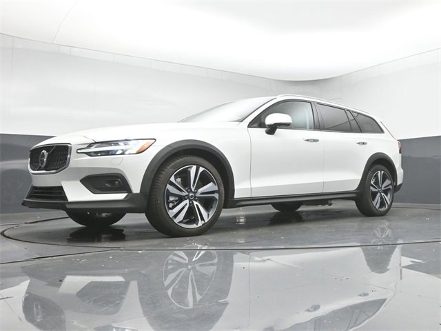 Used 2024 Volvo V60 B5 Cross Country Plus image 40
