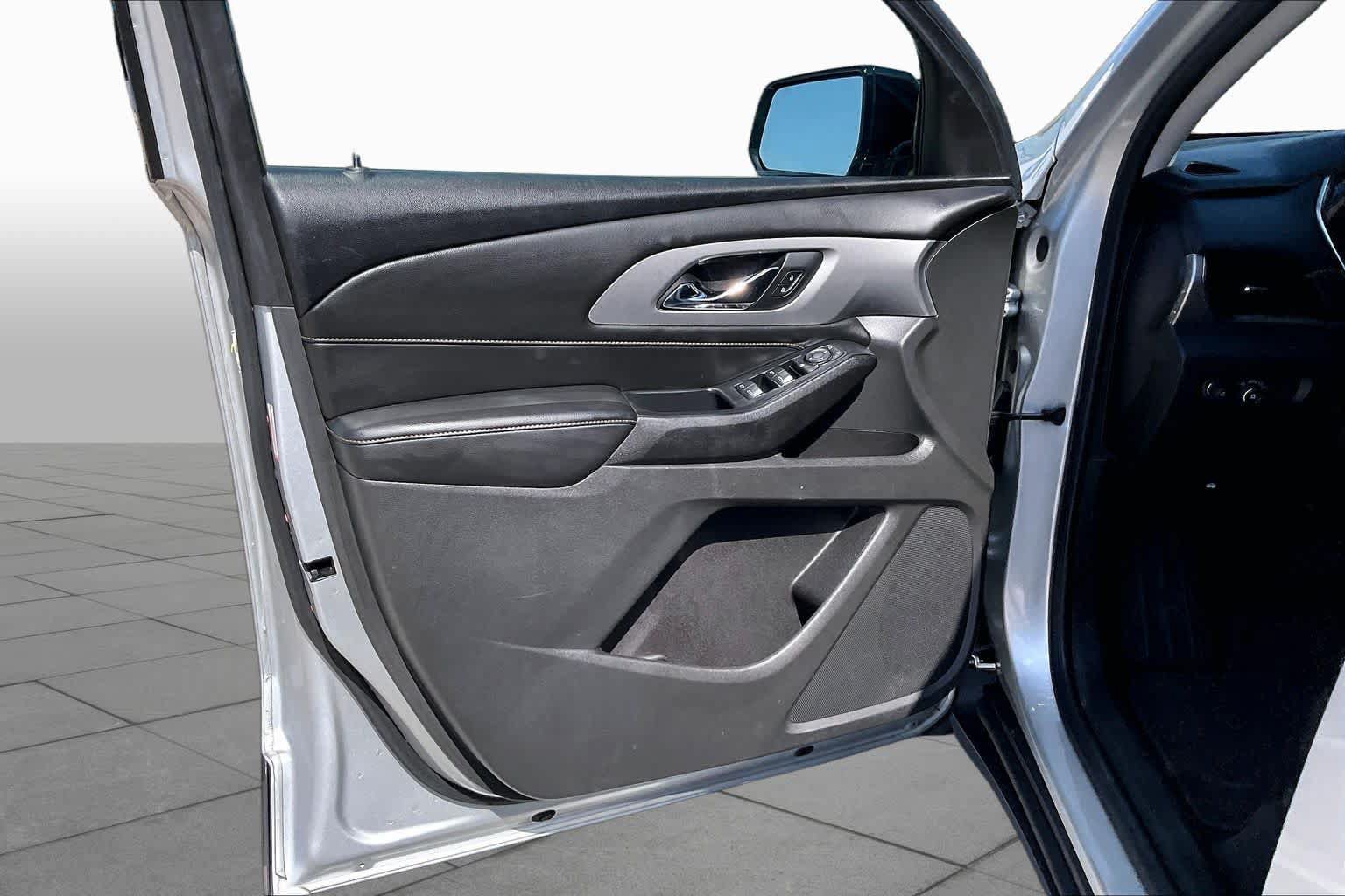 Used 2018 Chevrolet Traverse LS FWD image 19