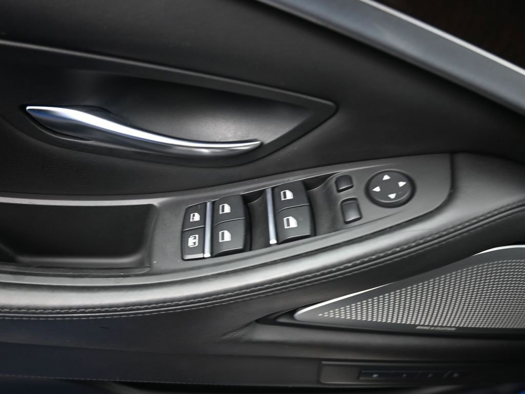 Used 2013 BMW M5 image 14