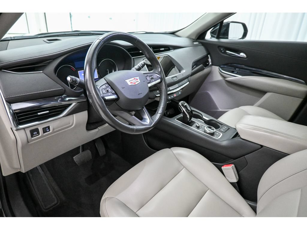 Used 2020 Cadillac XT4 Luxury w/ Cold Weather Package AWD/4WD image 11