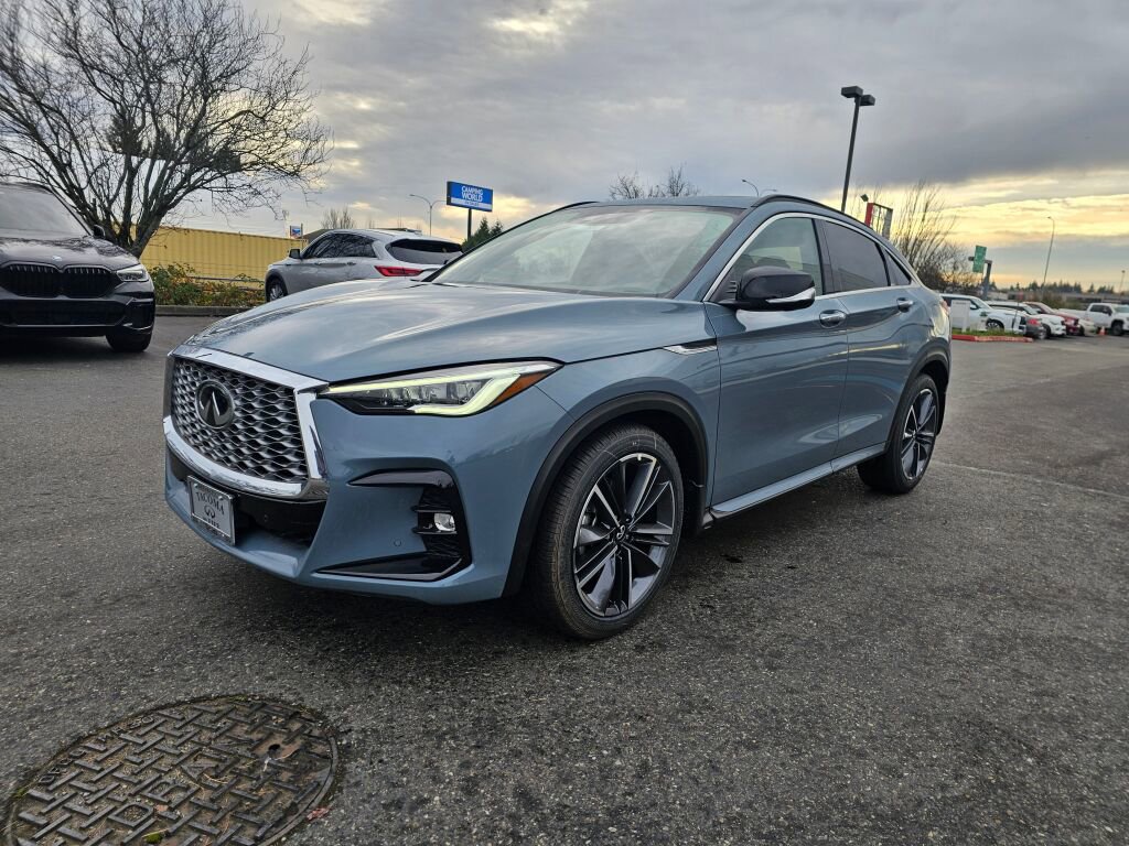 New 2025 INFINITI QX55 Essential image 3