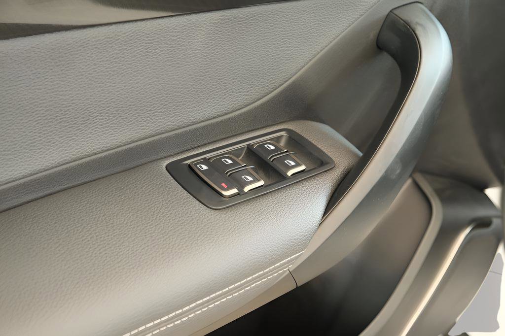 New 2025 VinFast VF 8 Eco image 8