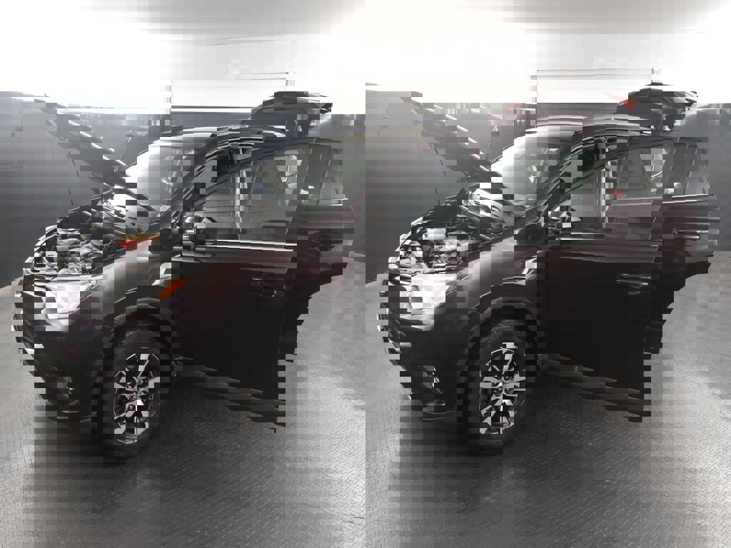Used 2018 Toyota RAV4 XLE image 38