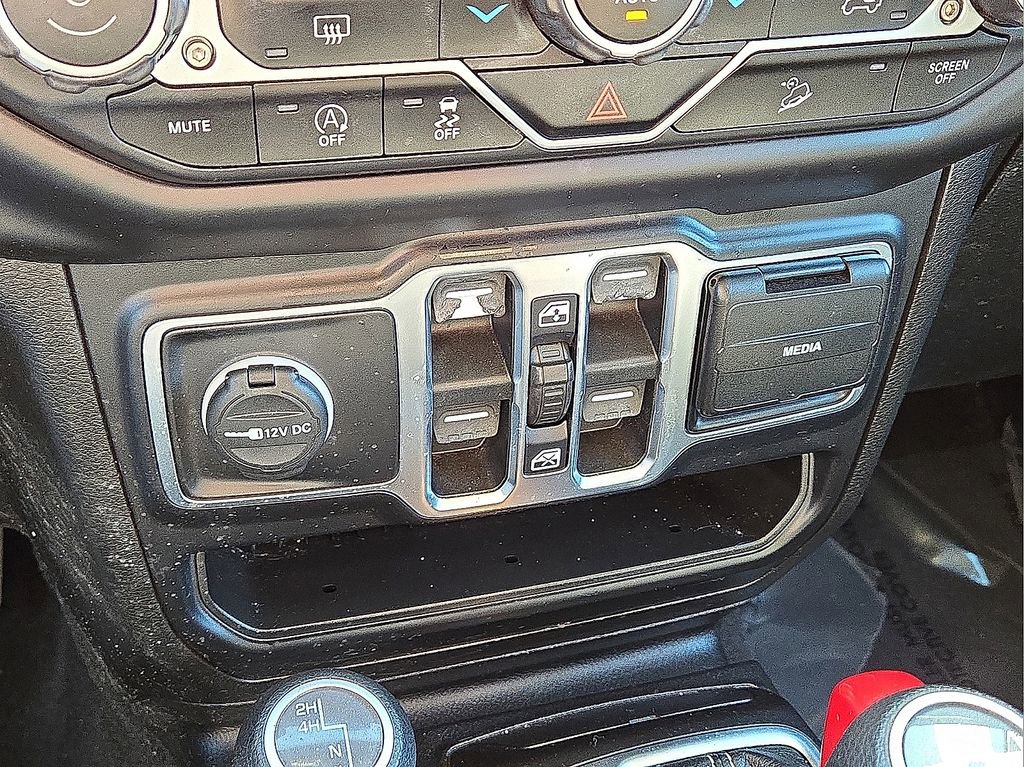 Used 2020 Jeep Wrangler Unlimited Sahara image 28