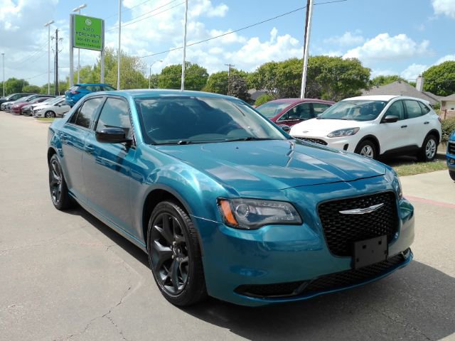 Used 2023 Chrysler 300 Touring w/ Sport Appearance Package image 4