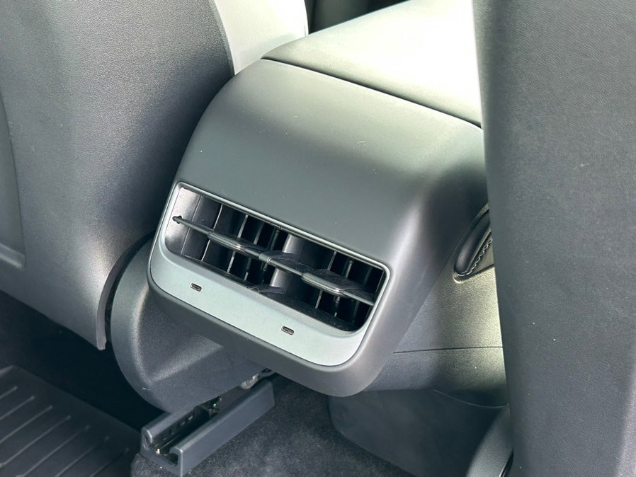 Used 2022 Tesla Model Y Performance image 46